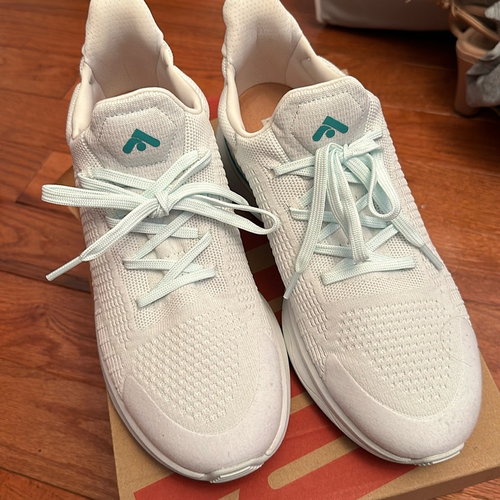 NWT knit sports sneaker FITFLOP